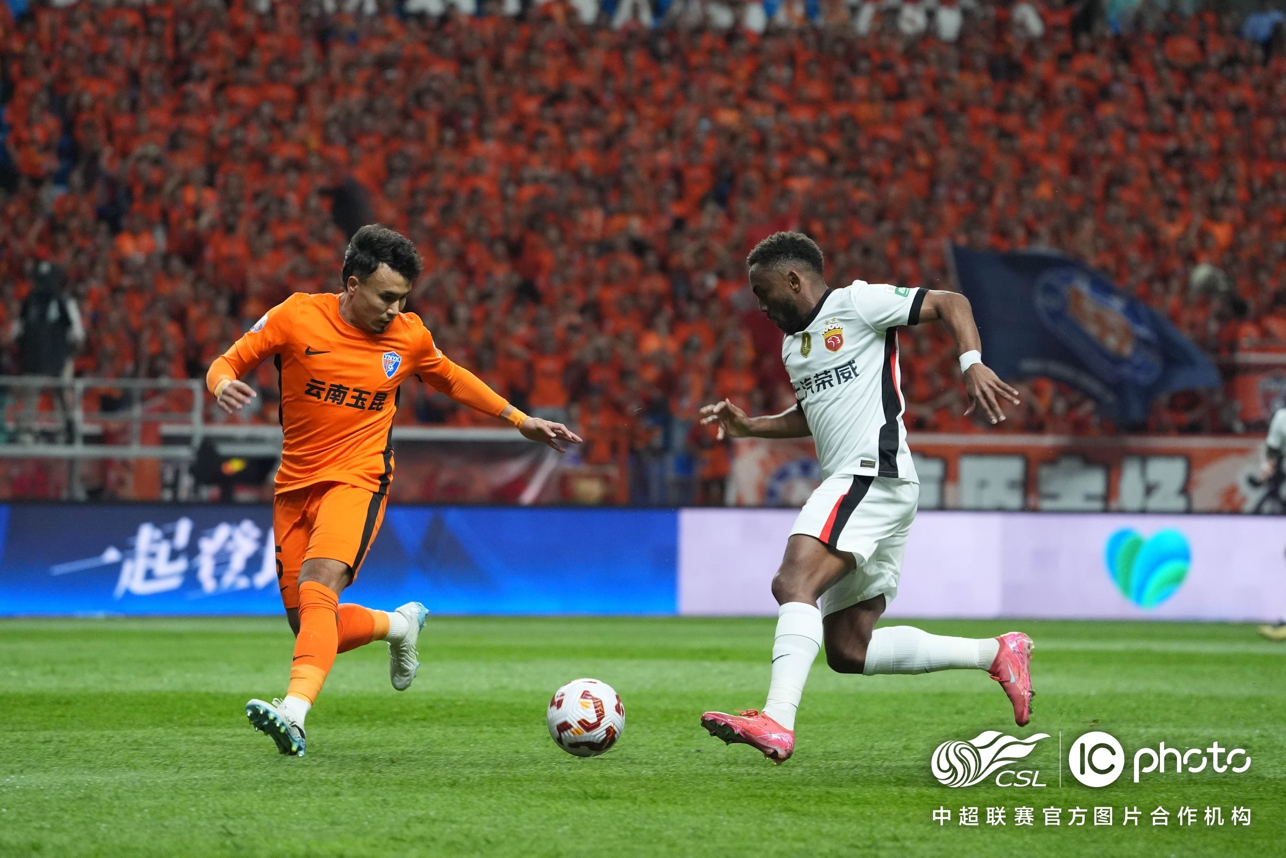 包含冲刺阶段上海海港备战葡超，状态回暖细节曝光，质疑声仍在，赛程密集仍需轮换的词条